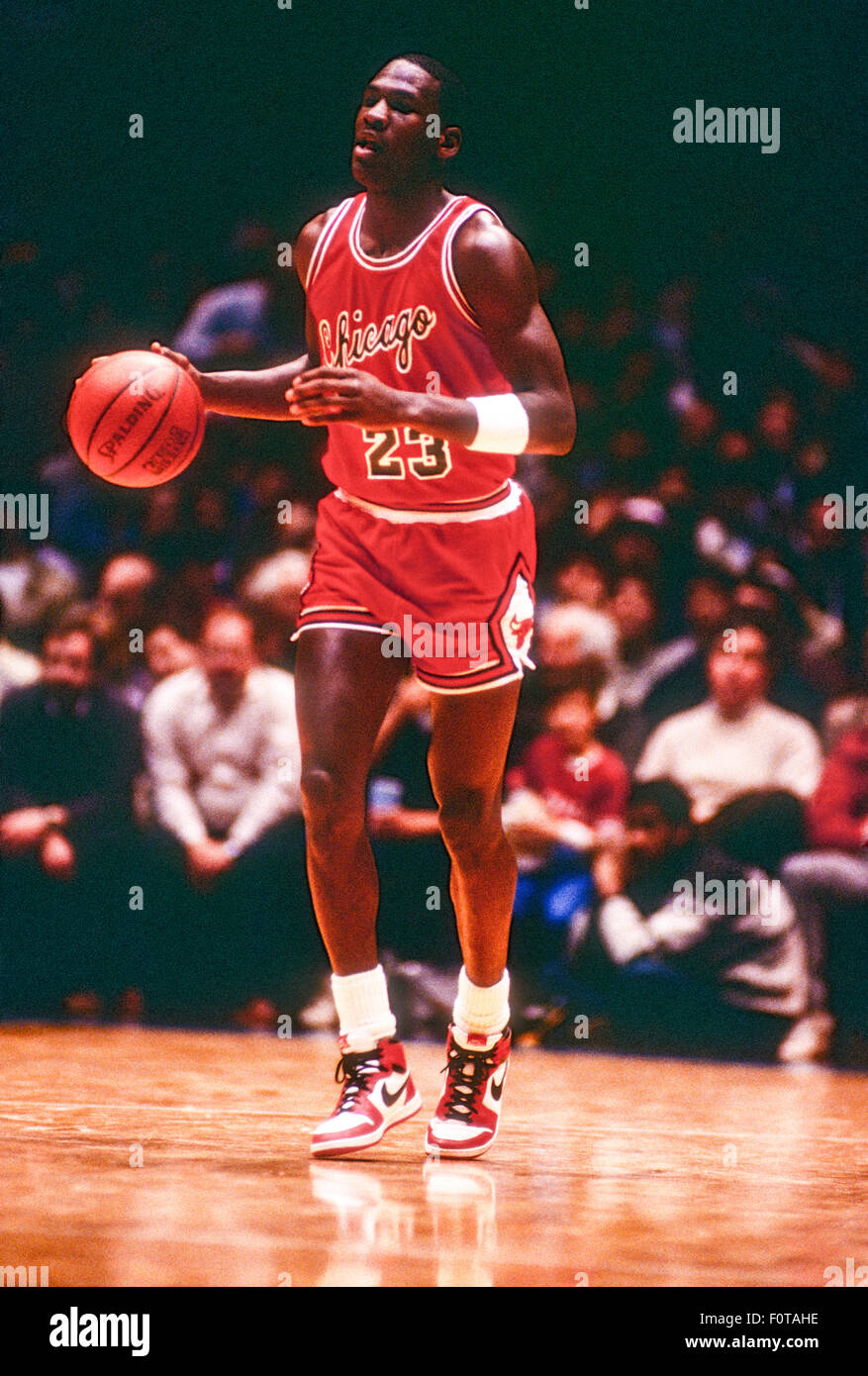 Michael Jordan competing for the NBA Chicago Bulls Stock Photo - Alamy