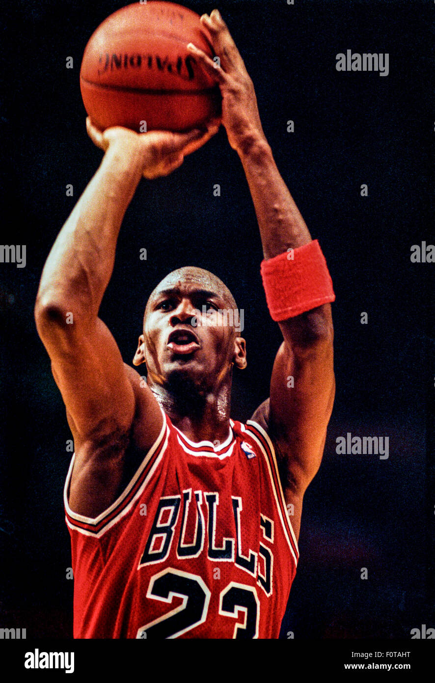 Michael Jordan competing for the NBA Chicago Bulls Stock Photo - Alamy