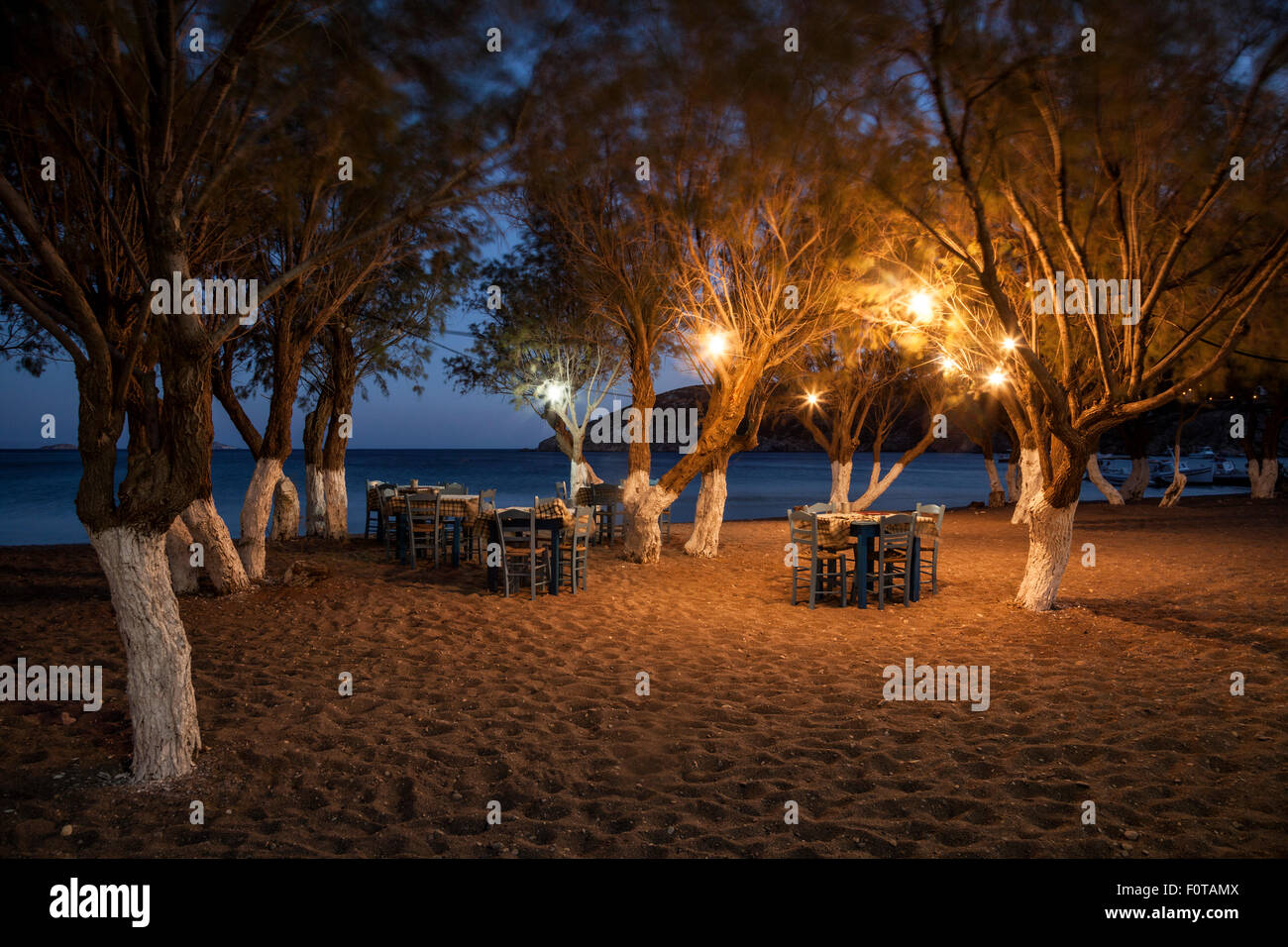 Outdoor restaurant at night hi-res stock photography and images - Page 34 -  Alamy