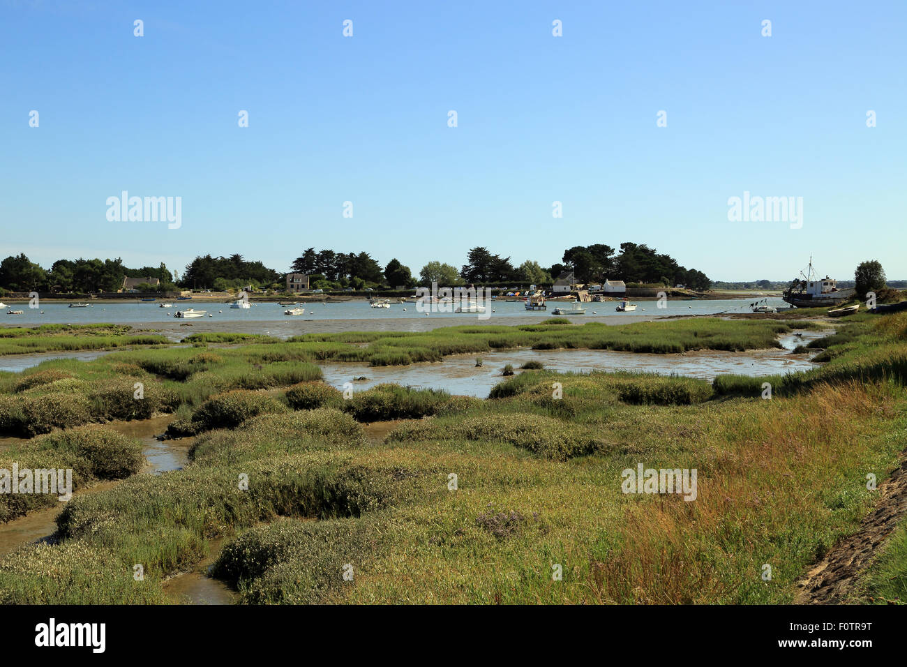 Golfe du Morbihan - Low tide at Route du passage Saint-Armel ...