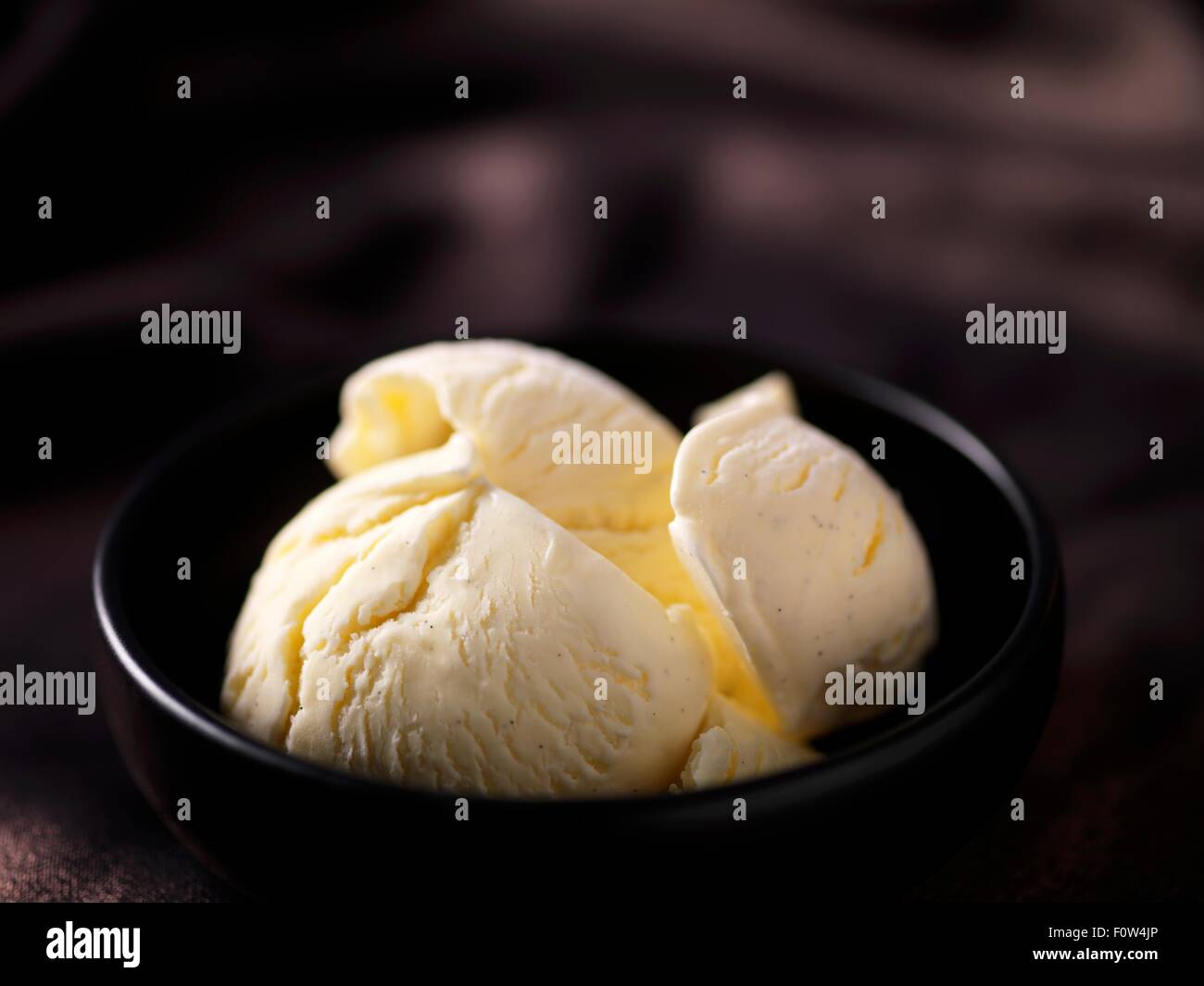 Clotted cream vanilla ice cream in black ceramic bowl Stock Photo - Alamy