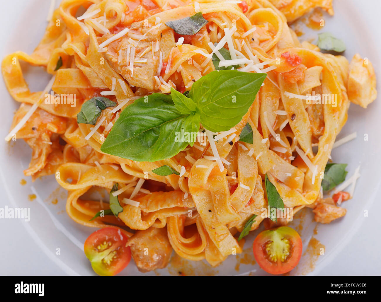 Fettuccine Pasta with Chicken and Vegetables Stock Photo Alamy