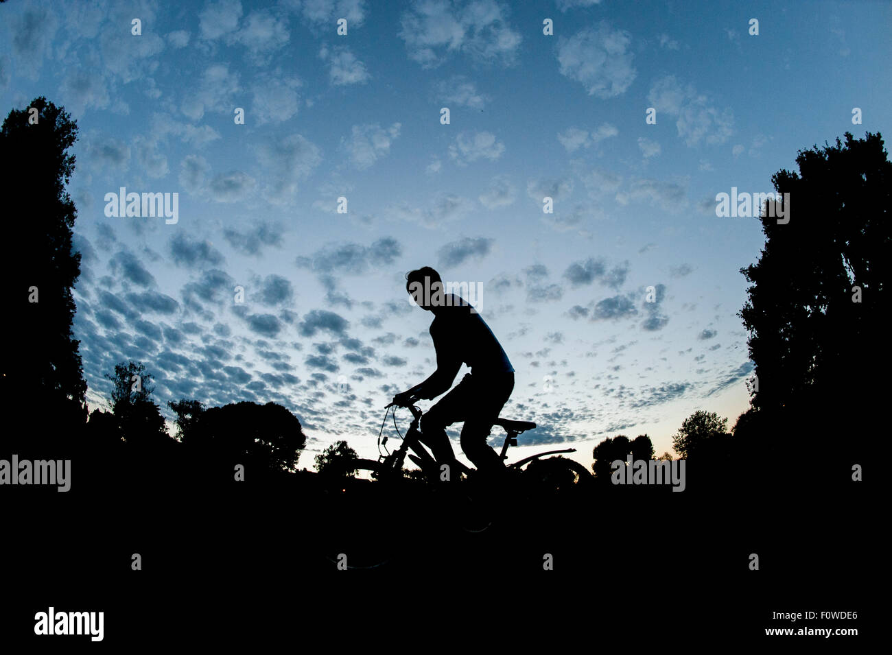 Silhouetted bike rider hi-res stock photography and images - Alamy