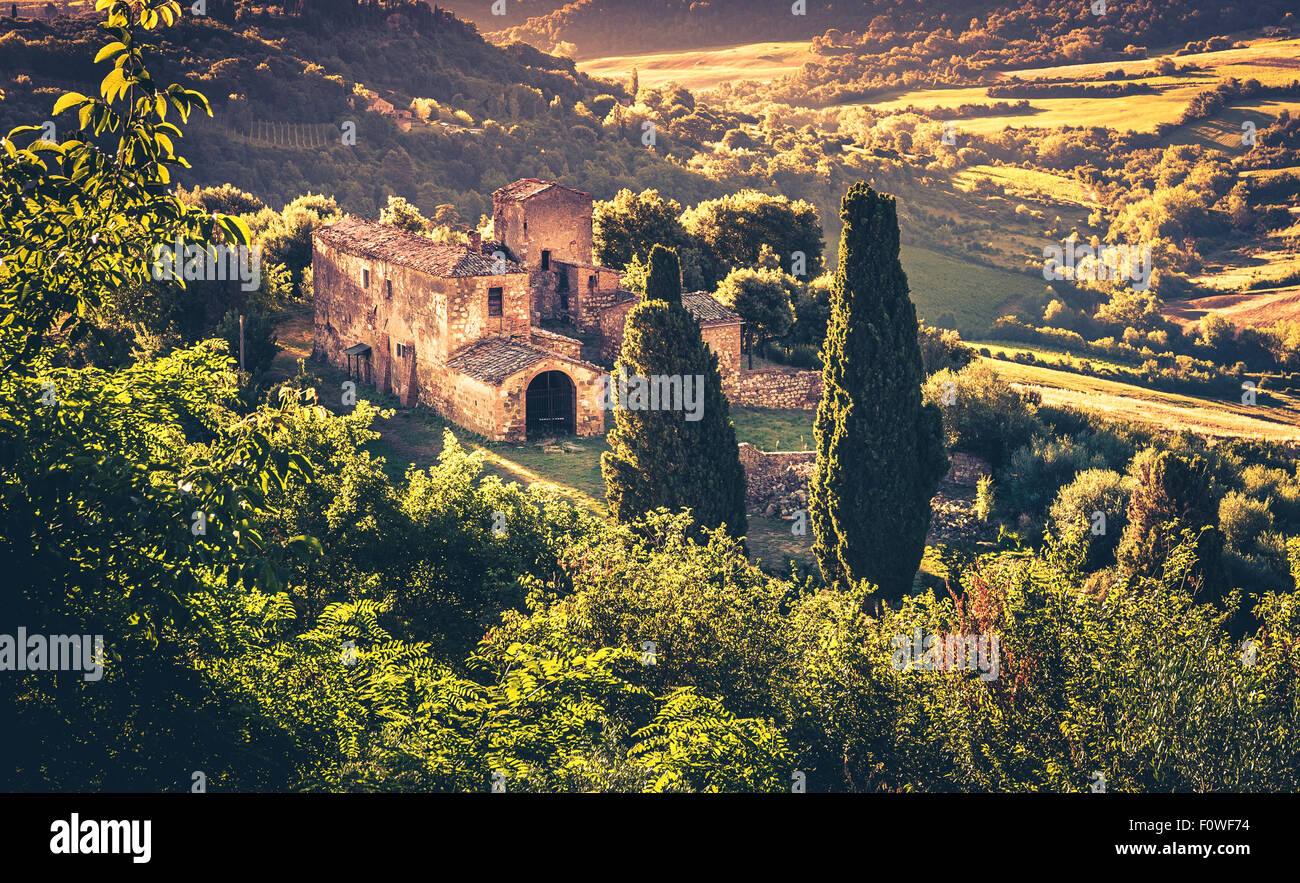 Italian country house on a green hill in Tuscany Stock Photo - Alamy
