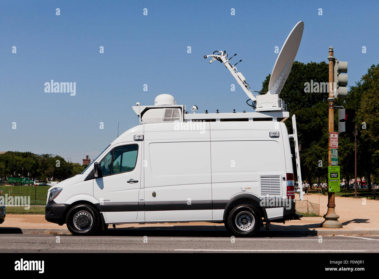 NBC  News  Satellite TV  Transmission Truck    HO  Decal Set