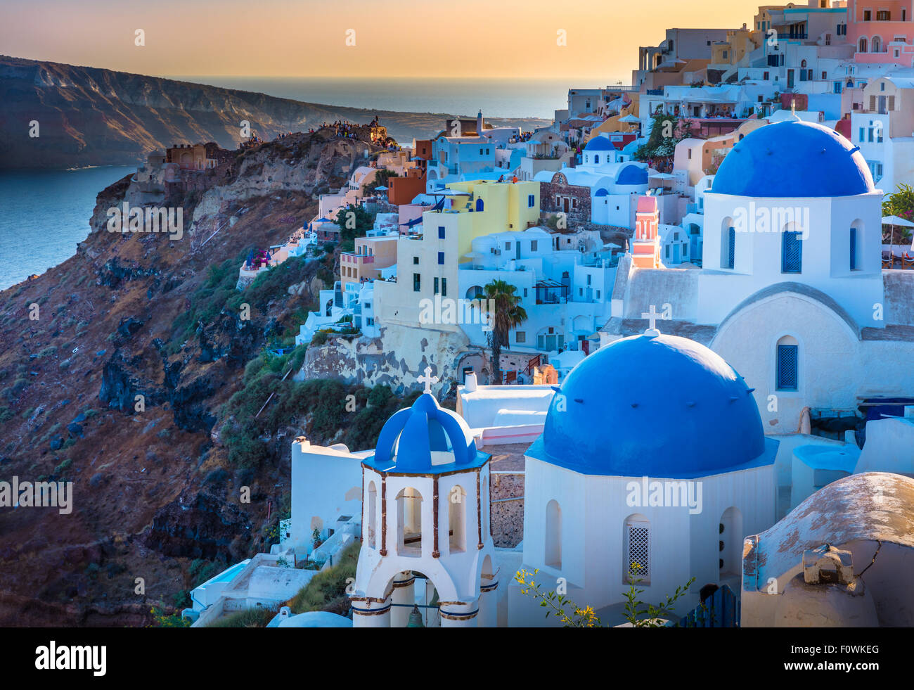 Iconic sunset in the town of Oia on the greek island Santorini (Thera) Stock Photo