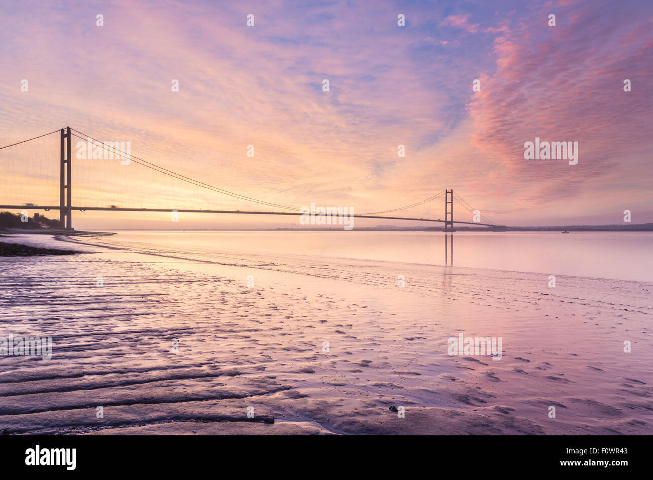 Humber Bridge, suspension bridge between East Yorkshire (Hull) and