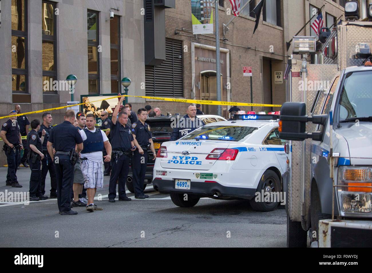 New York, New York, USA. 21st Aug, 2015. Police officer shot dead at ...