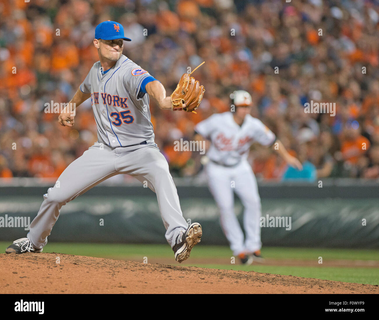New York Mets relief pitcher Logan Verrett (35) pitches in the sixth inning against the Baltimore Orioles at Oriole Park at Camden Yards in Baltimore, Maryland on Wednesday, August 19, 2015. The Orioles won the game 5 - 4. Credit: Ron Sachs/CNP (RESTRICTION: NO New York or New Jersey Newspapers or newspapers within a 75 mile radius of New York City) - NO WIRE SERVICE - Stock Photo