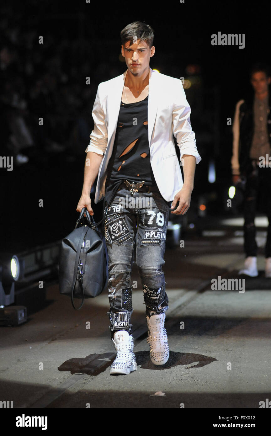 Milan Men's Fashion Week Spring/Summer 2016 - Philipp Plein - Catwalk  Featuring: Model Where: Milan, Italy When: 20 Jun 2015 C Stock Photo - Alamy