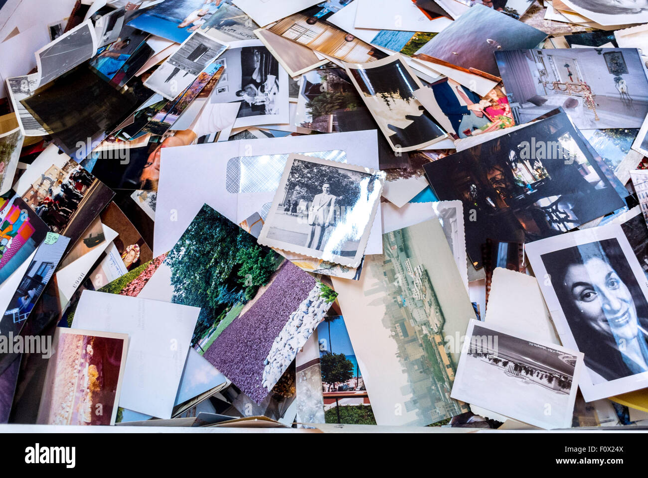 New York City, USA, Pile Old American Photos in box, Inside Shopping in