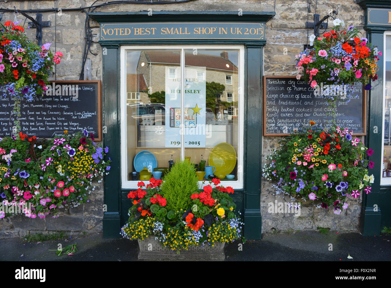 Hunters of Helmsley, Voted Best Small Shop in UK, 2015. Window display and hanging baskets, Helmsley, North Yorkshire, England Stock Photo