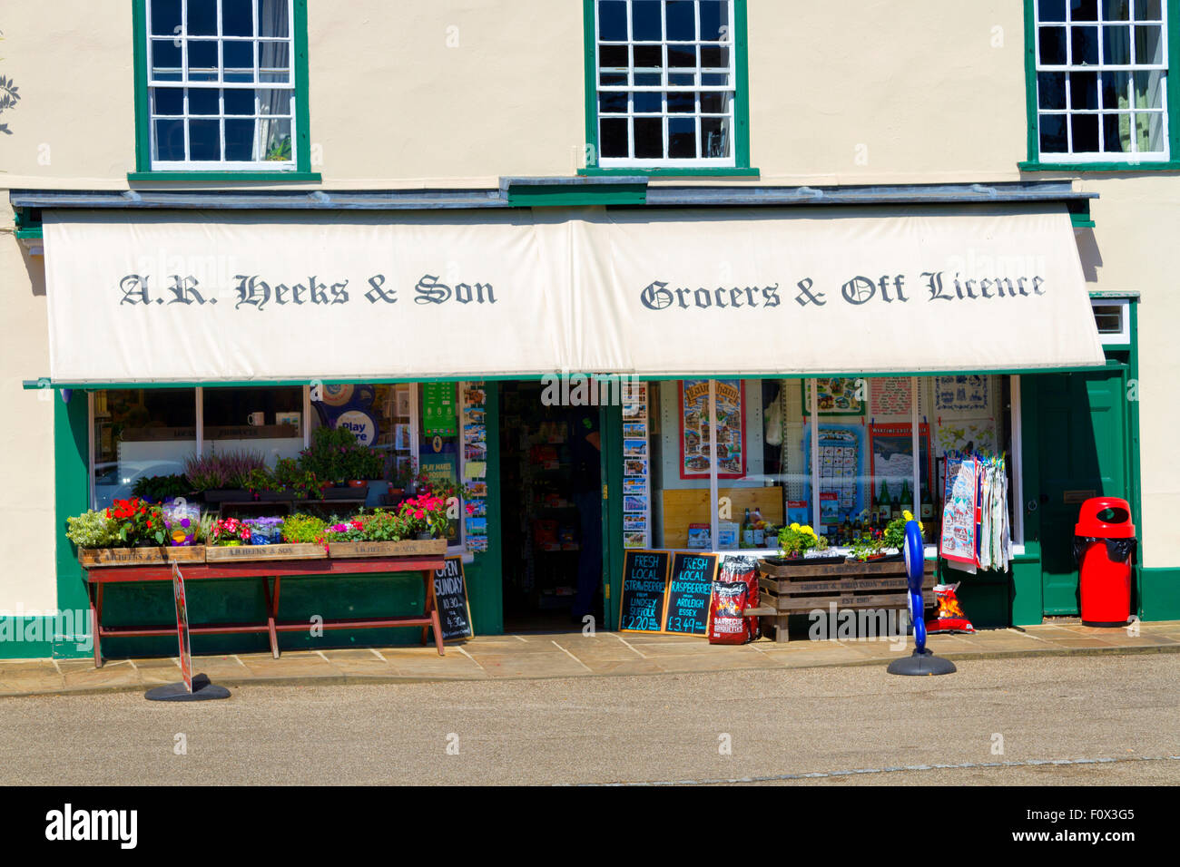 A R Leeks & Son, Grocers & Off Licence, Market Place, Lavenham, Suffolk, UK Stock Photo