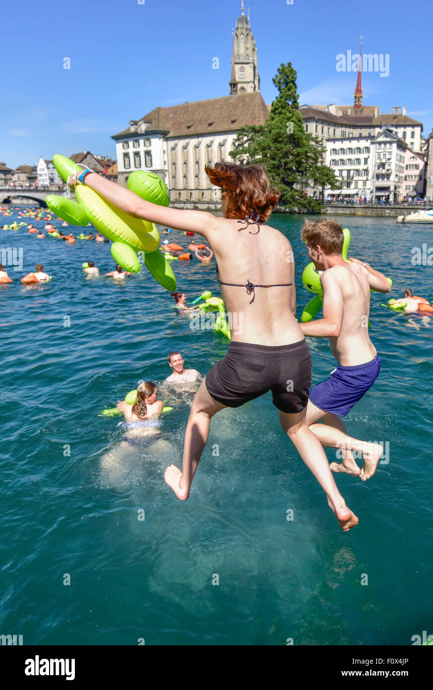 Zurich, Switzerland. 22nd August, 2015. Swimmers are jumping into Zurich's cool Limmat river to