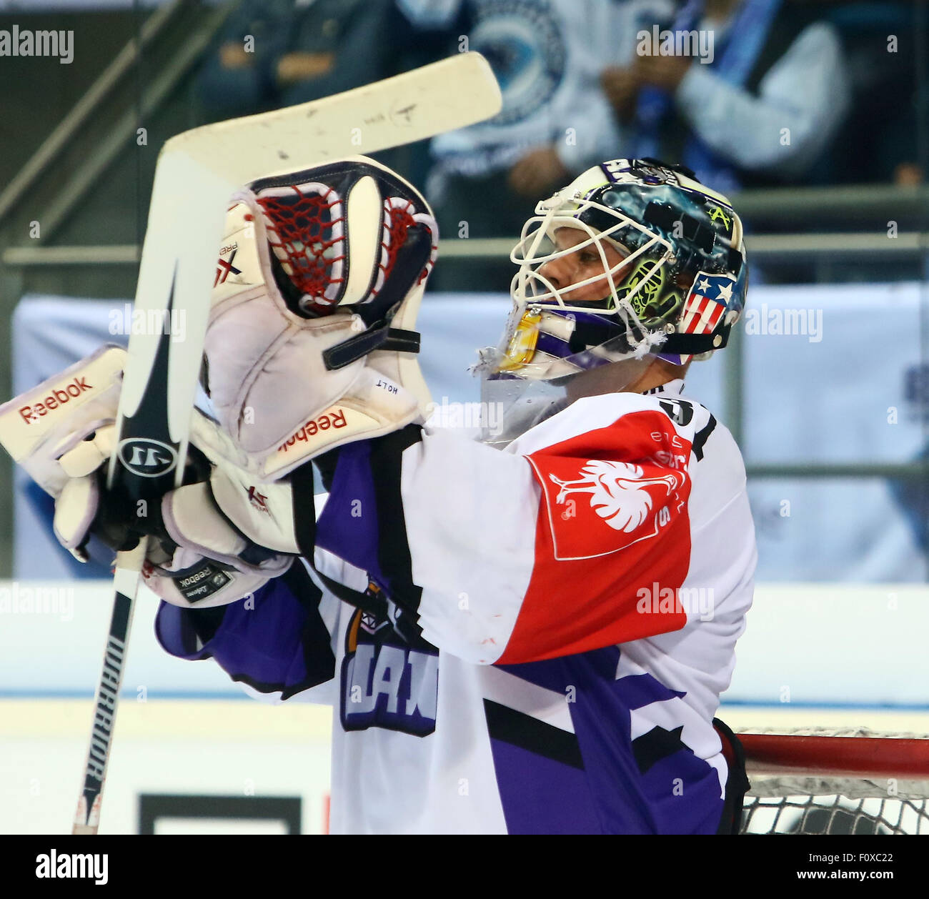 Ingolstadt, Germany. 22nd Aug, 2015. Champions Hockey League. ERC Ingolstadt versus Braehead Glasgow. Chris HOLT goalminder (Glasgow), Credit:  Action Plus Sports/Alamy Live News Stock Photo