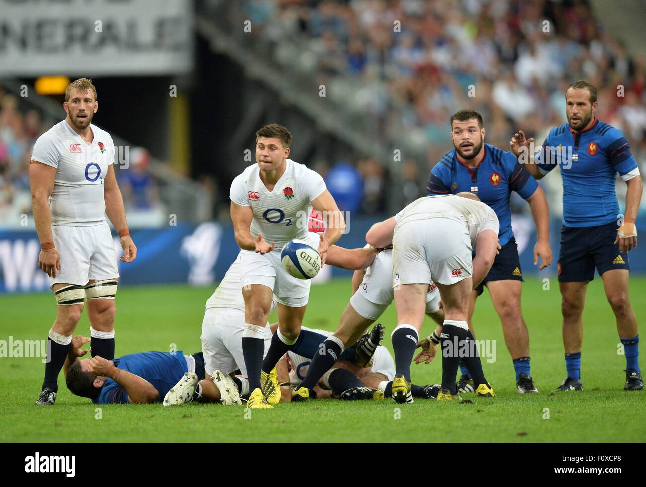 Stade de France, Paris, France. 22nd Aug, 2015. International rugby friendly between France and England. Ben Youngs (eng) lays the ball along his line Credit:  Action Plus Sports/Alamy Live News Stock Photo