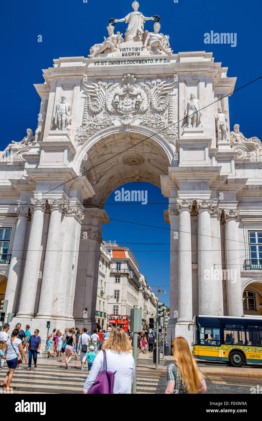 Arco da Rua Augusta, the triumphal arch on commerce square in Lisbon, Portugal Stock Photo Alamy