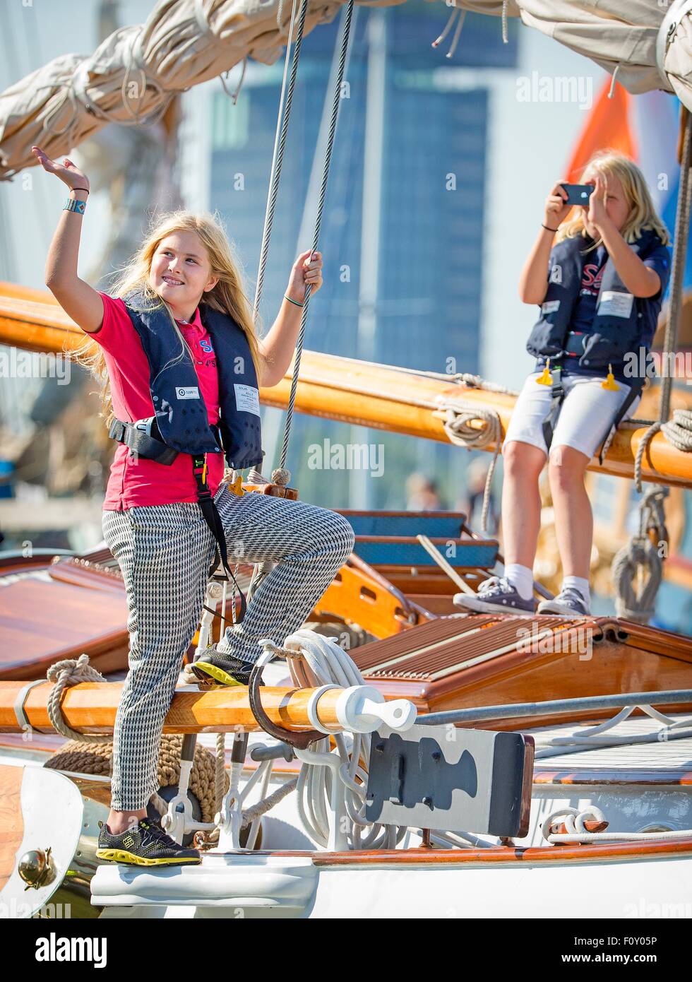 Amsterdam, The Netherlands. 22nd Aug, 2015. Princess Amalia and Countess  Luana during Sail 2015 in Amsterdam, The Netherlands, 22 August 2015.  Photo: Patrick van Katwijk POINT DE VUE OUT - NO WIRE