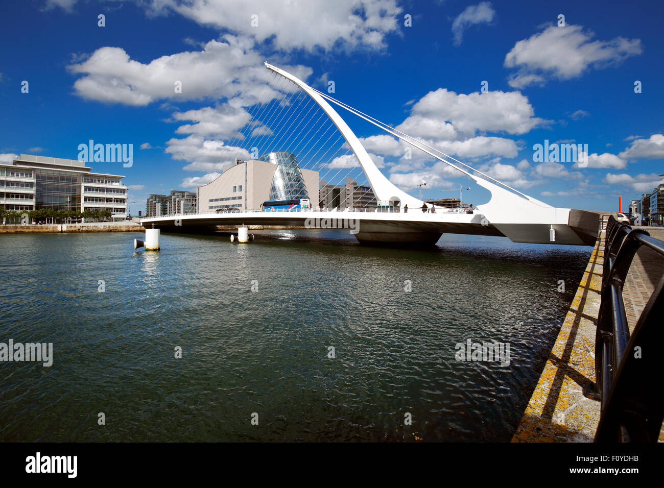 Beautiful dublin river liffey night hi-res stock photography and images ...