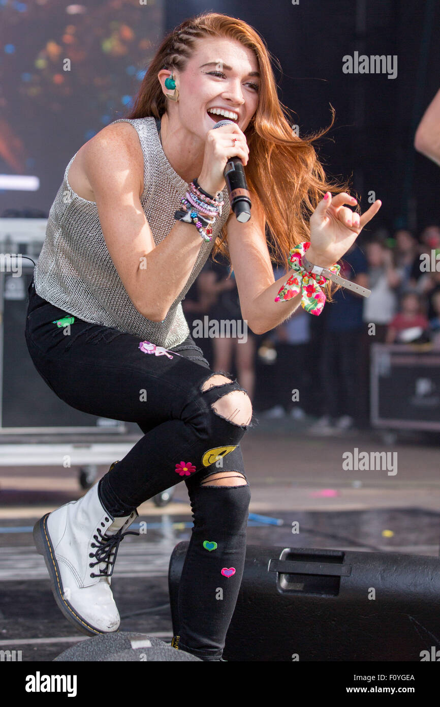 Wantagh New York USA 23rd Aug 2015 Singer MANDY LEE Of MisterWives 
