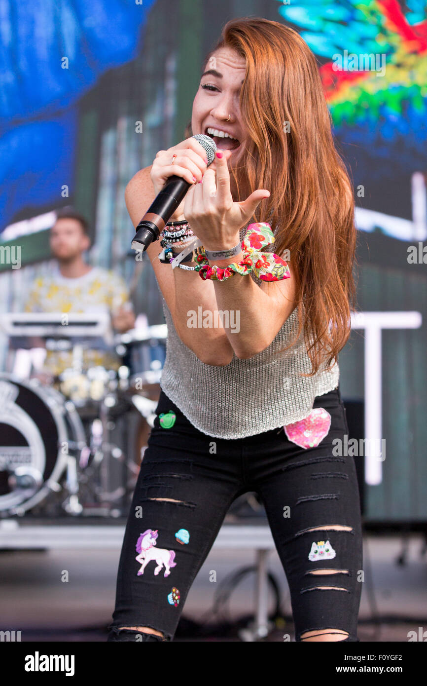 Wantagh, New York, USA. 23rd Aug, 2015. Singer MANDY LEE of MisterWives  performs live at the inaugural Billboard Hot 100 music festival at the  Nikon at Jones Beach Theater in Wantagh, New