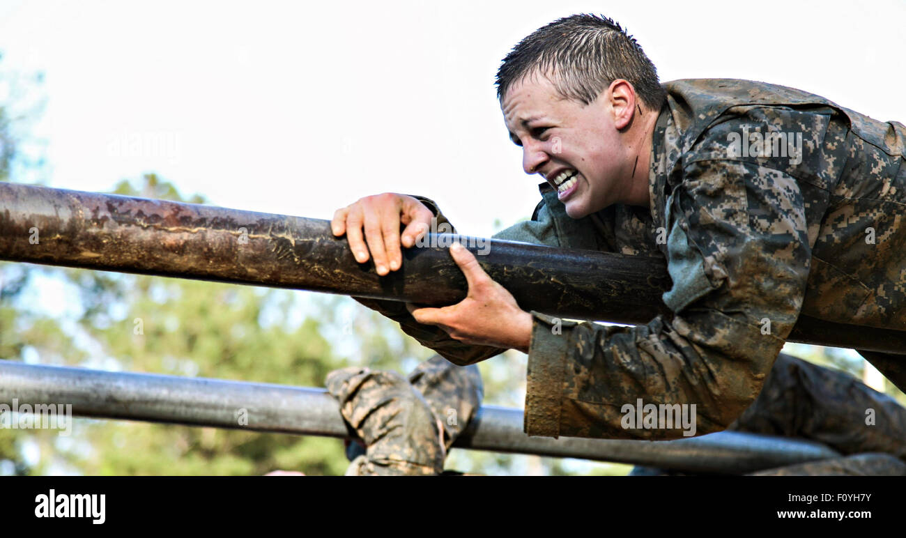 U.S. Army 1st Lt. Shaye Haver struggles during the Darby Mile run and Stock  Photo - Alamy