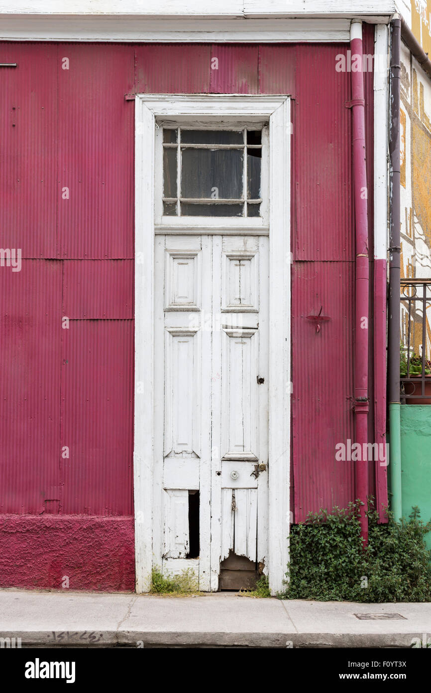 Dilapidated door in Valparaiso house, Chile Stock Photo