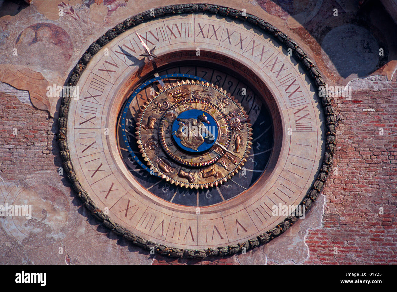 Clock 1600s hires stock photography and images Alamy