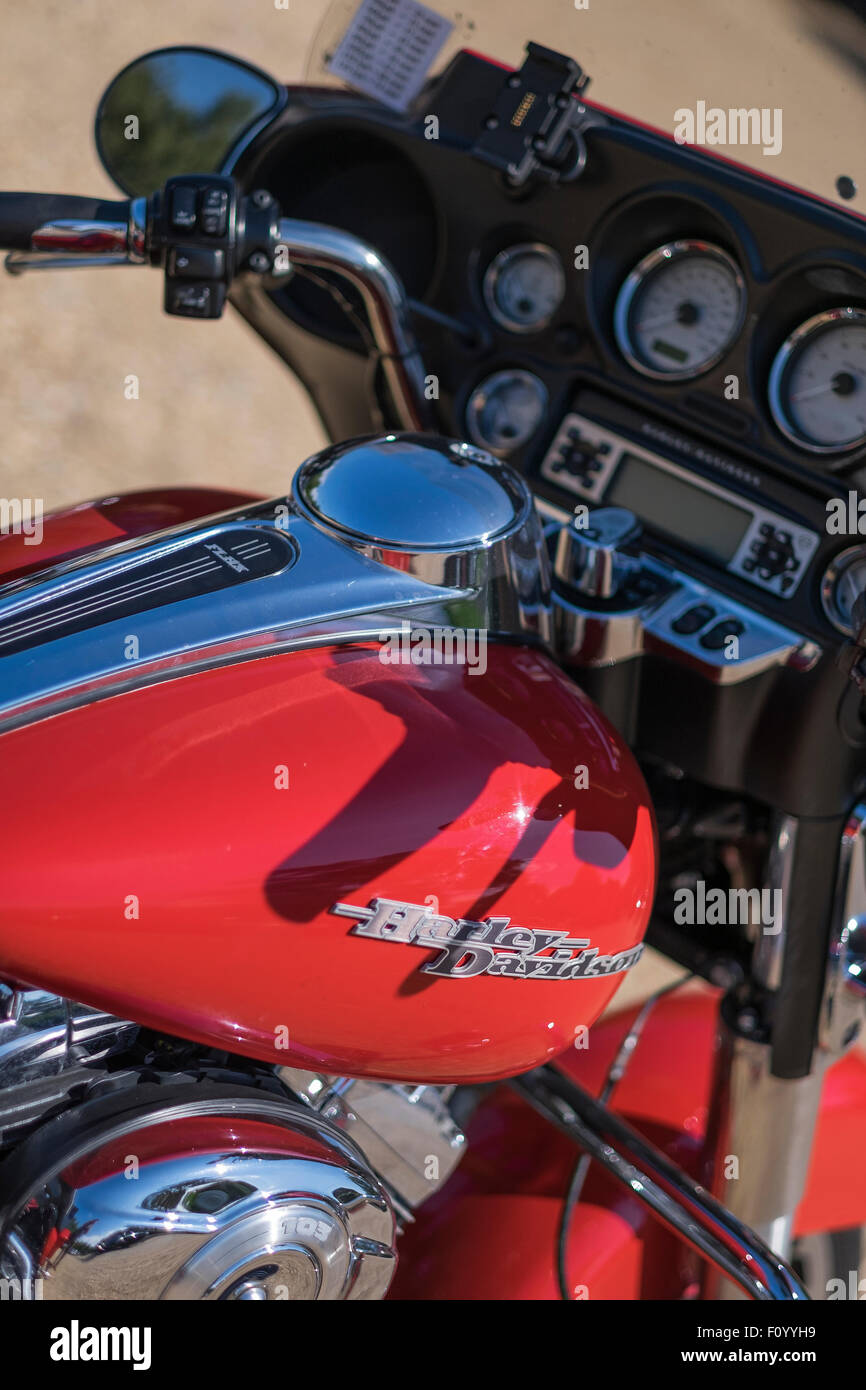 Red harley davidson fuel tank hi-res stock photography and Red harley davidson fuel tank hi-res stock photography and