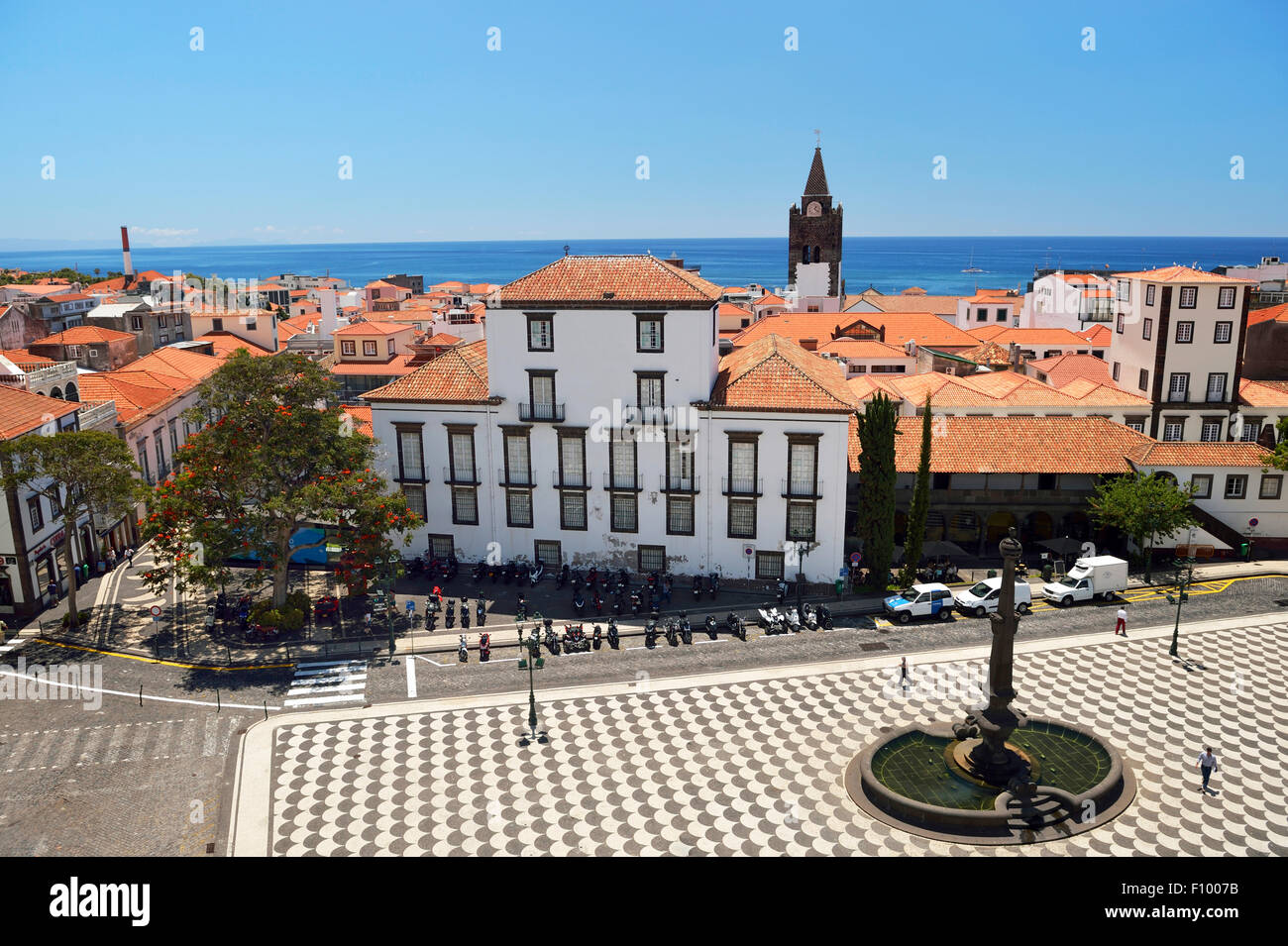 View of the town hall square and the Sé Catedral de Nossa Senhora da Assunção, cathedral, Funchal, Madeira, Portugal Stock Photo