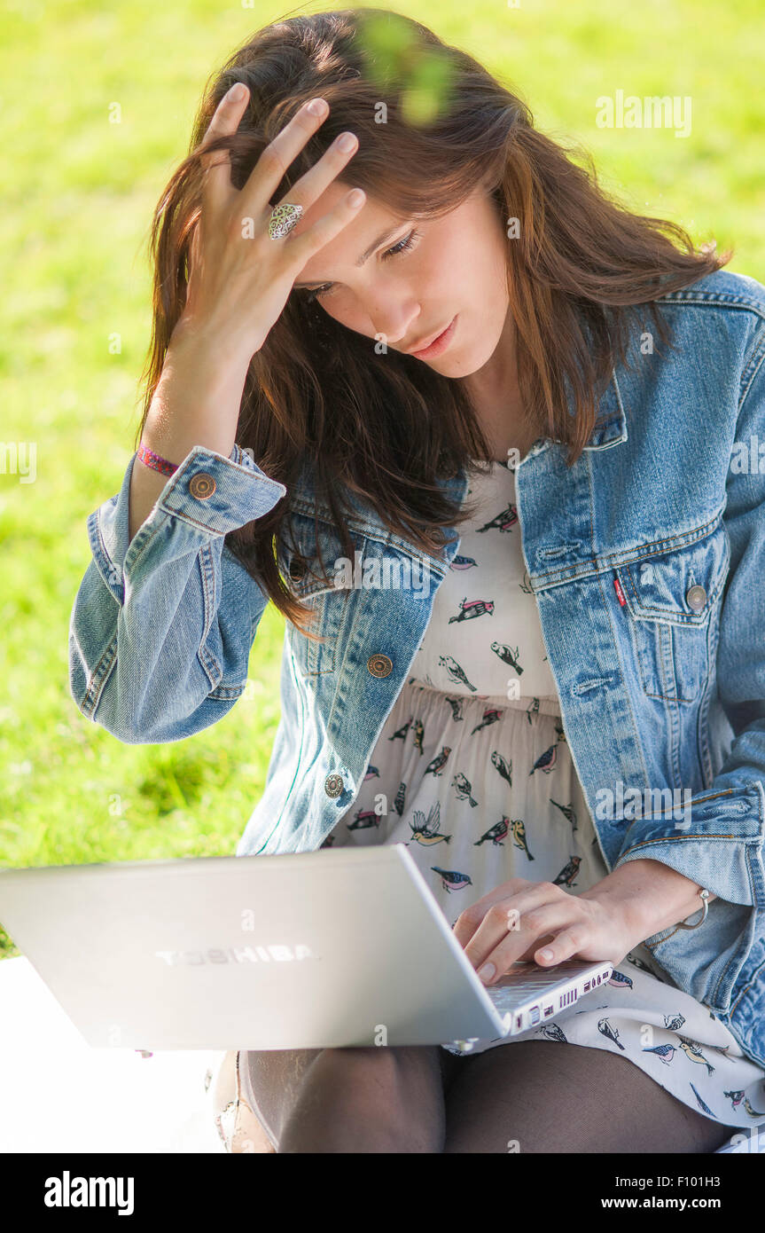 WOMAN WITH COMPUTER Stock Photo - Alamy
