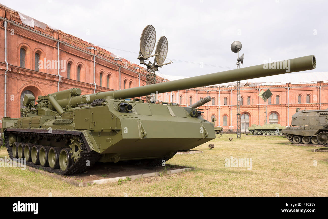2s7 pion self propelled artillery 203 hi-res stock photography and ...