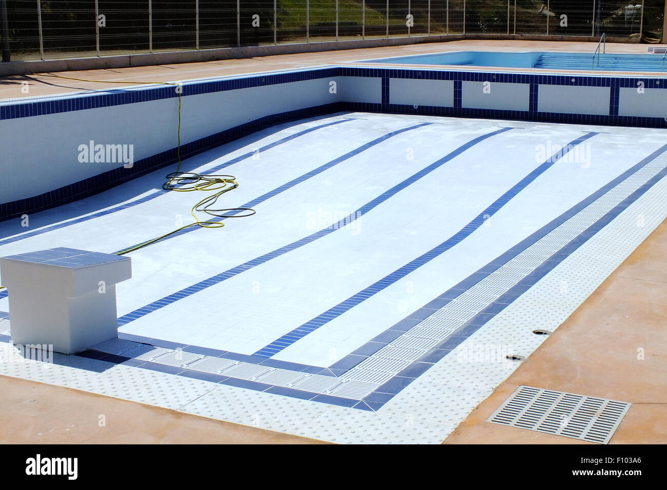 Empty pool hi-res stock photography and images - Alamy