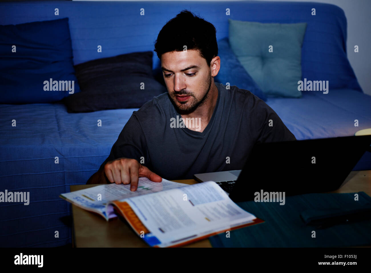 Mature science student hi-res stock photography and images - Alamy