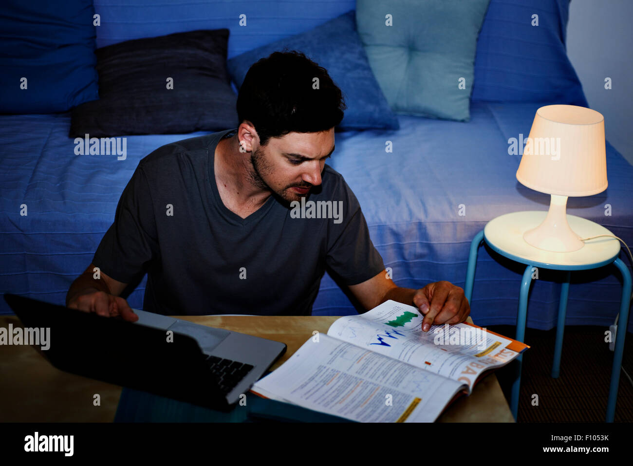 Mature science student hi-res stock photography and images - Alamy