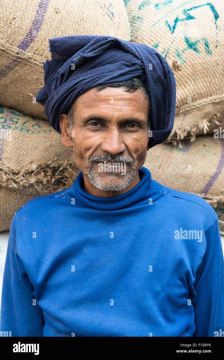Laborer in a blue shirt and turban near Sadar Bazar, New Delhi, India Stock Photo