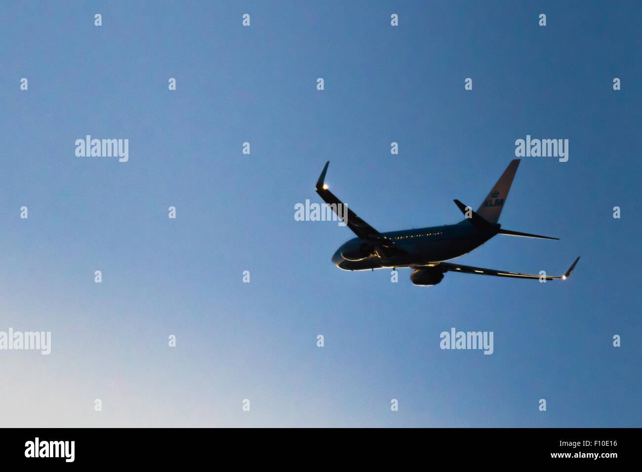 Boeing 737 800 landing gear hi-res stock photography and images - Alamy