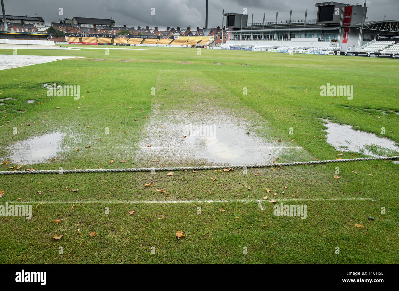 Northampton, UK. 24th Aug, 2015. Rain halts play on the final day of the cricket match between Northamptonshire and Leicestershire at the county cricket ground, Northampton, on Monday 24th september 2015; as a result the match was a draw even though Leicestershire were in a commanding position. Credit:  miscellany/Alamy Live News Stock Photo