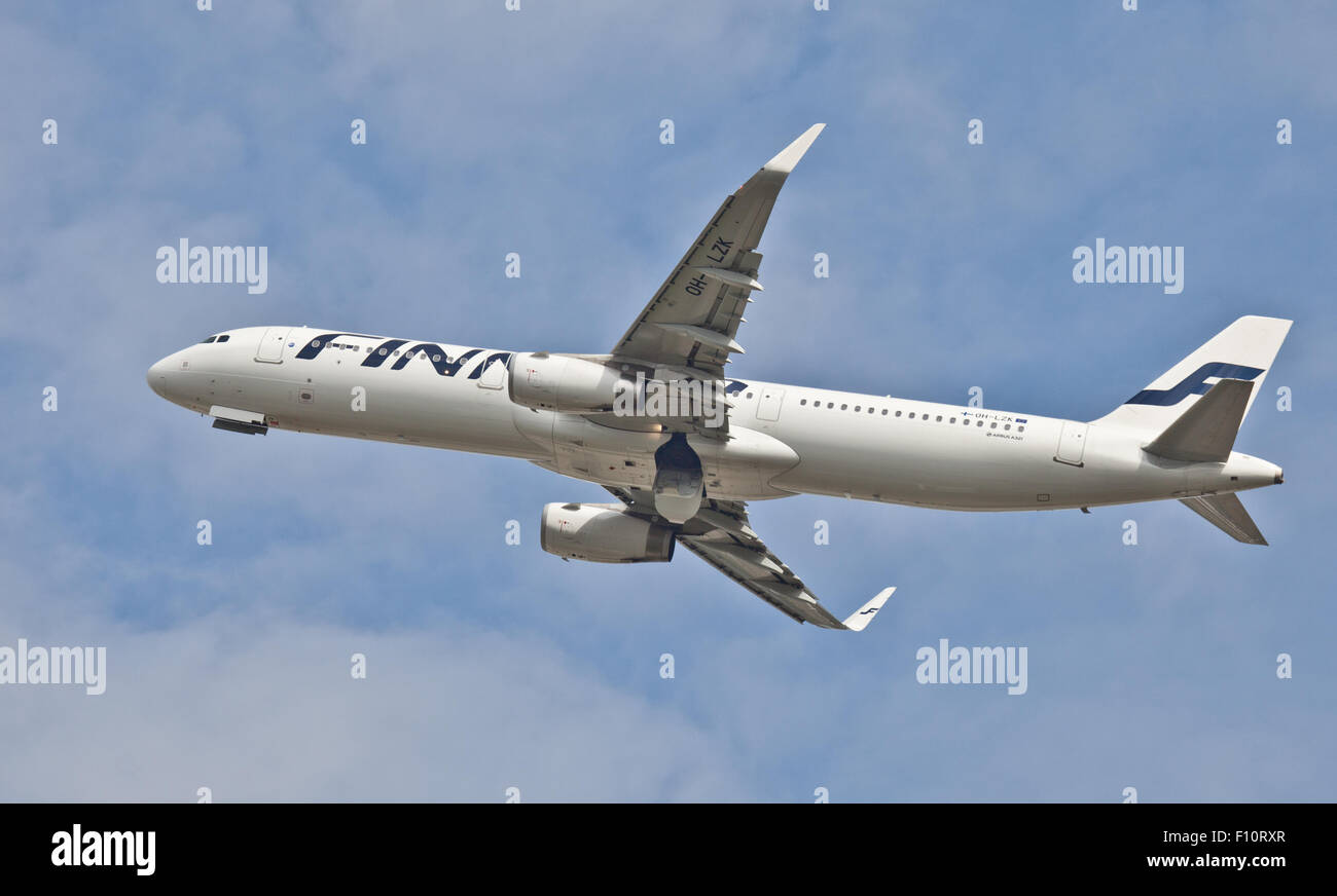 Finnair a321 on runway hi-res stock photography and images - Alamy