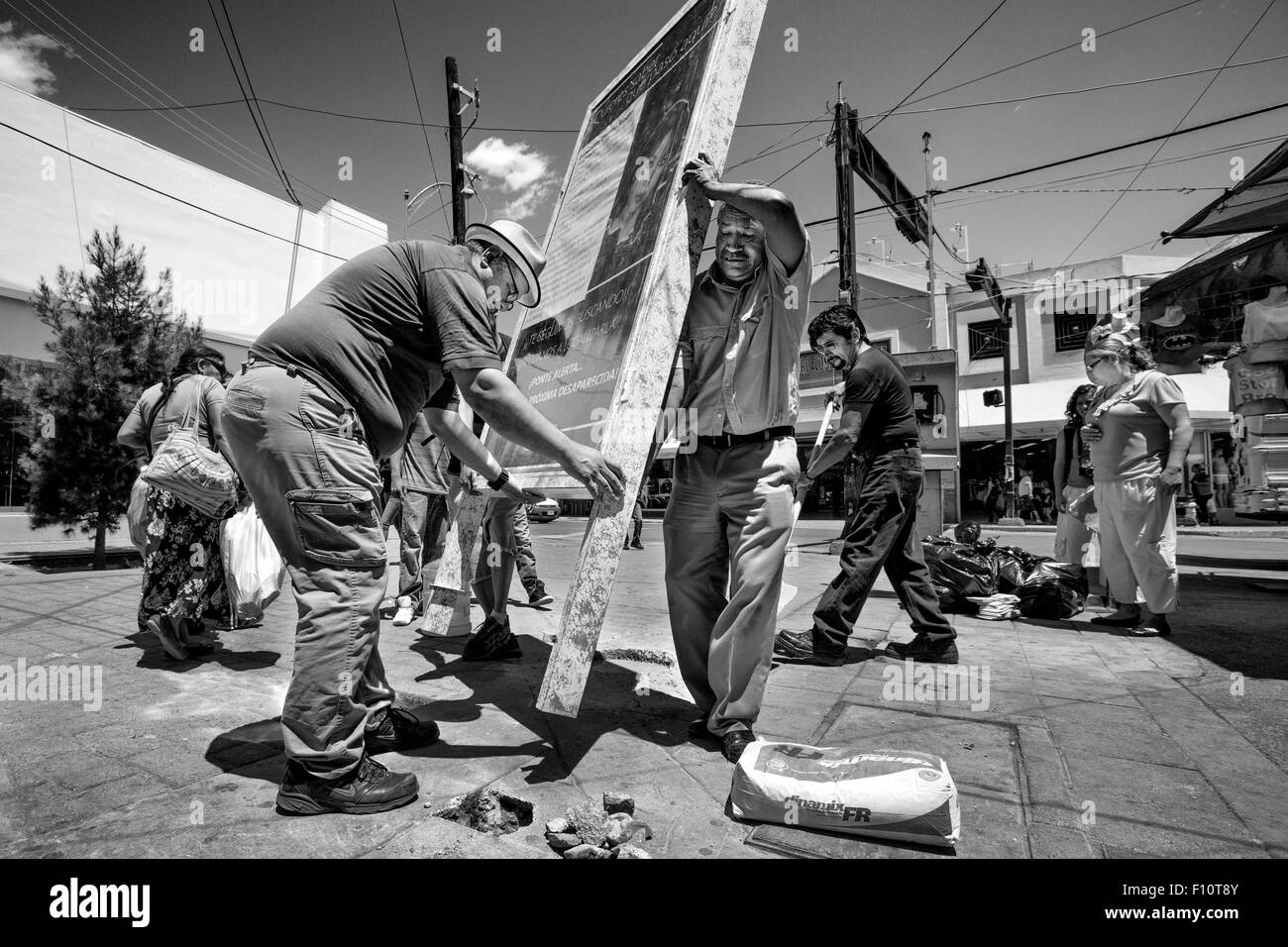 May 19, 2015 - Ciudad Juarez, CHIHUAHUA, MEXICO - With a little help from his friends and supporters, Jose Luis Castillo places a permanent plaque in downtown Juarez that commemorates the life of his daughter Esmeralda Castillo Rincon and pleads for information about her disappearance. Ciudad Juarez, Mexico. May 19, 2015. (Credit Image: © Gabriel Romero via ZUMA Wire) Stock Photo
