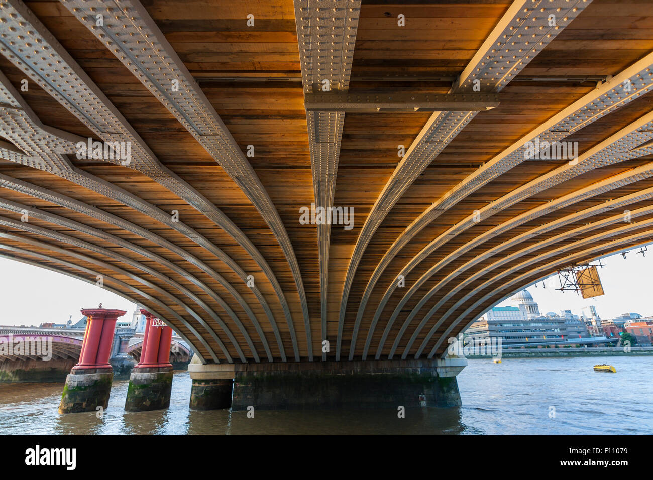 Railway arch london bridge hires stock photography and images Alamy