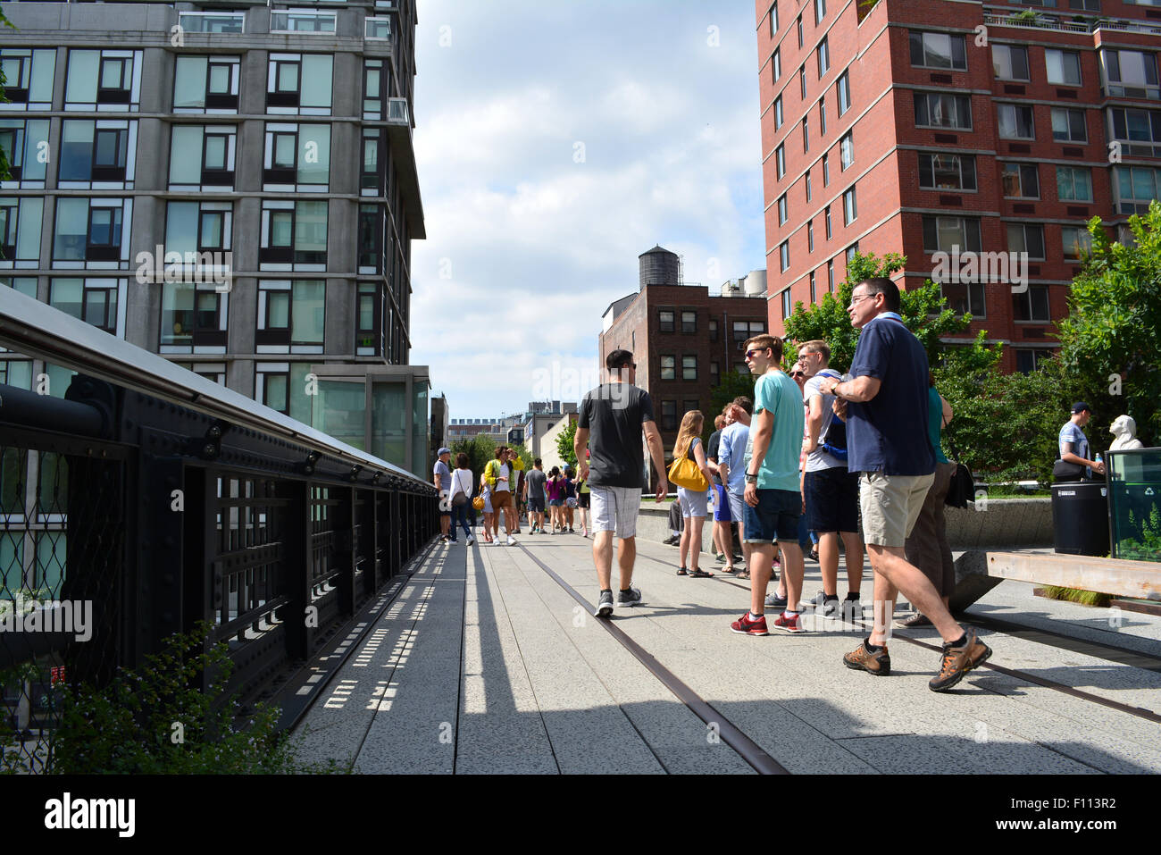 People walking along the High Line in Manhattan Stock Photo - Alamy