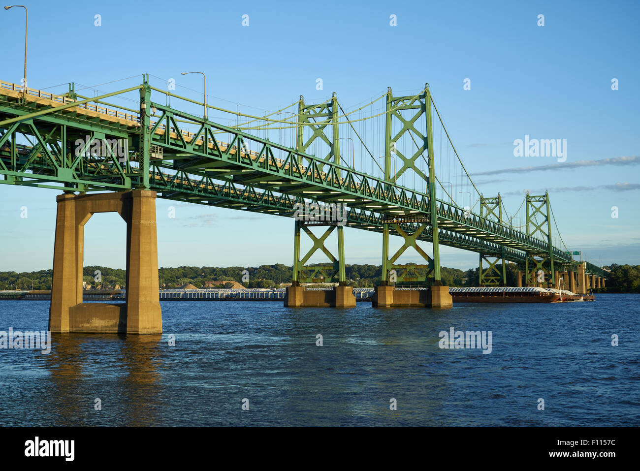 The I74 Bridge connecting Iowa and Illinois Stock Photo Alamy
