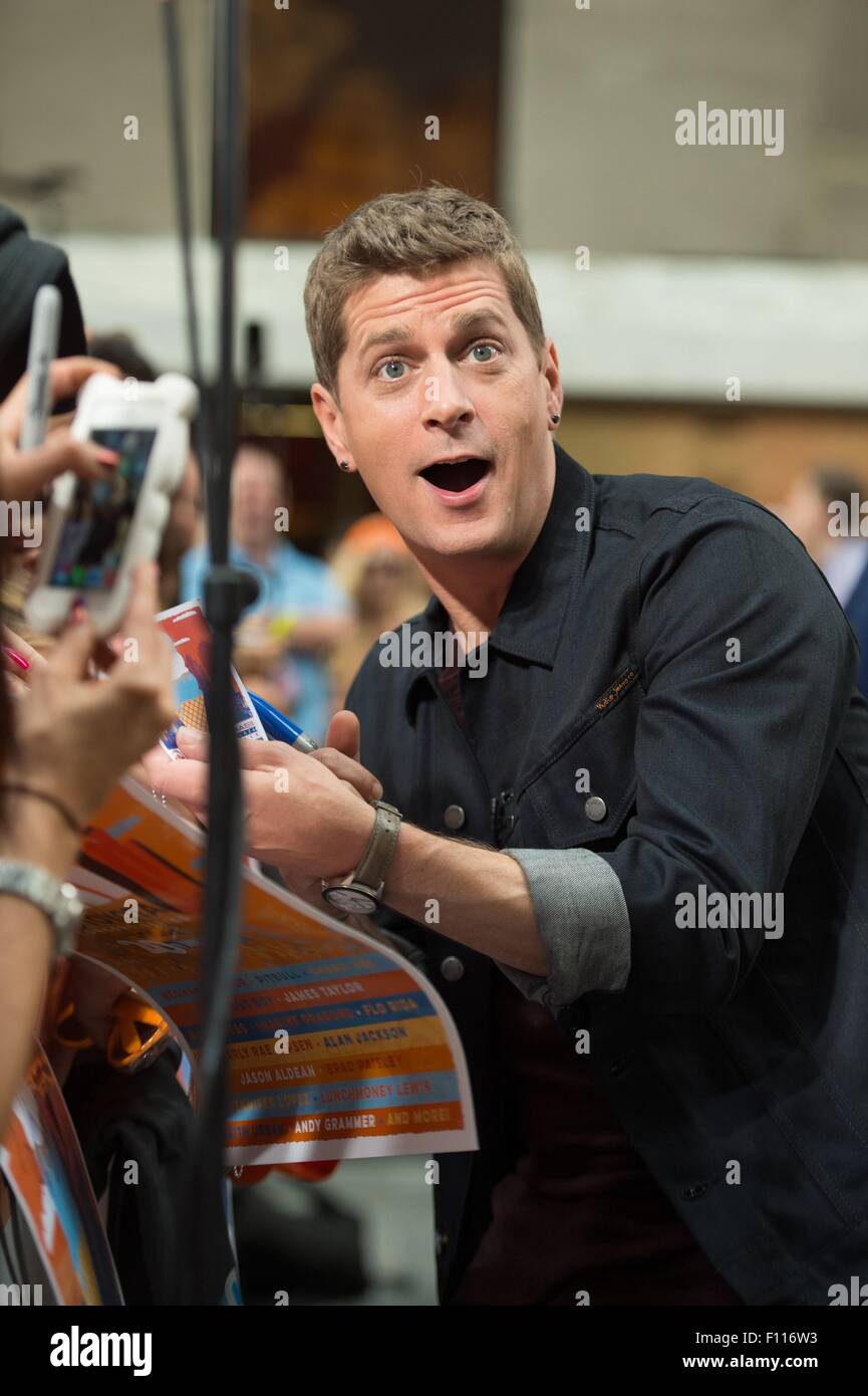 New York, NY, USA. 24th Aug, 2015. Rob Thomas on stage for NBC Today
