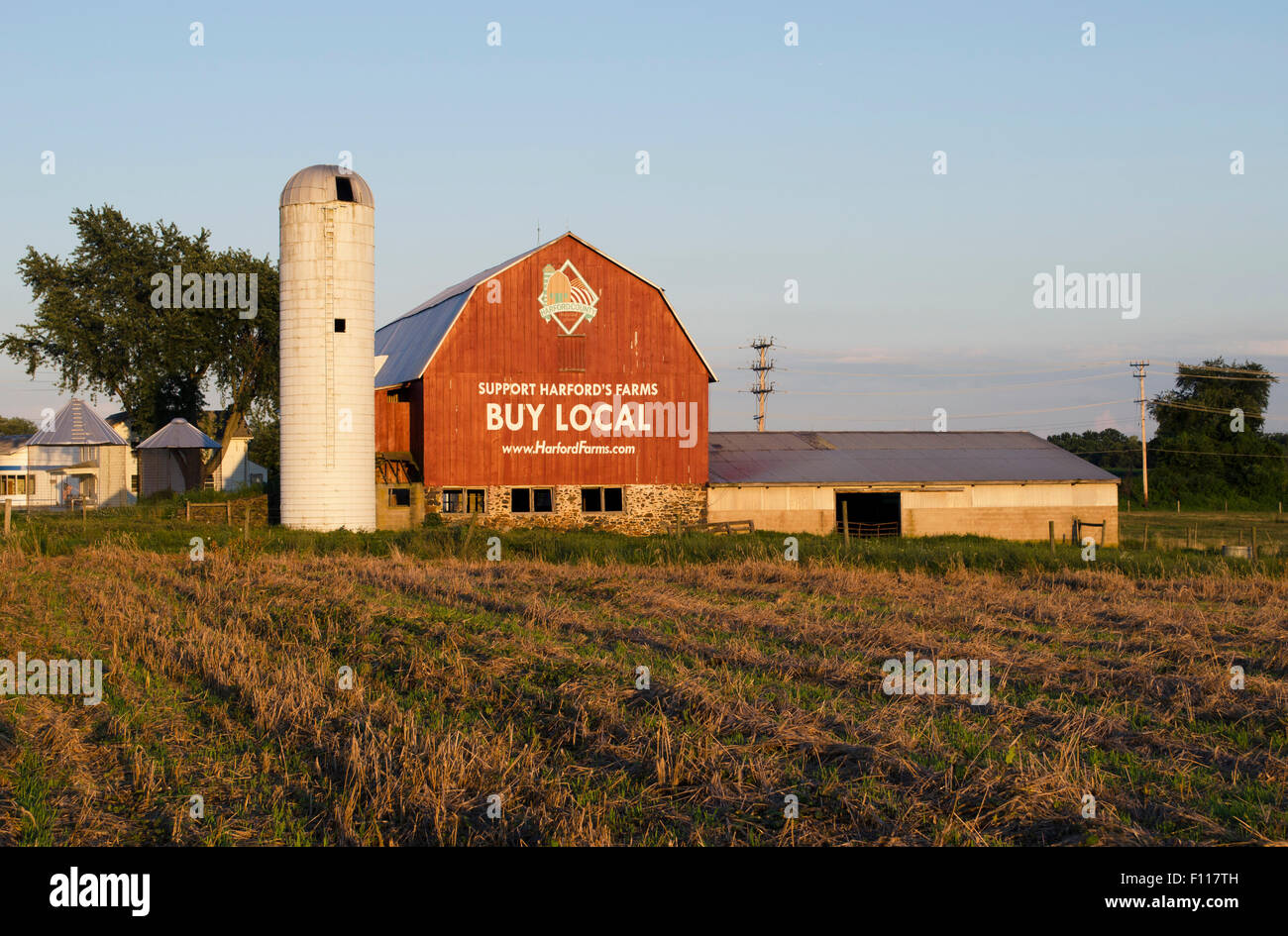 Hay barn along a country road hi-res stock photography and images - Alamy