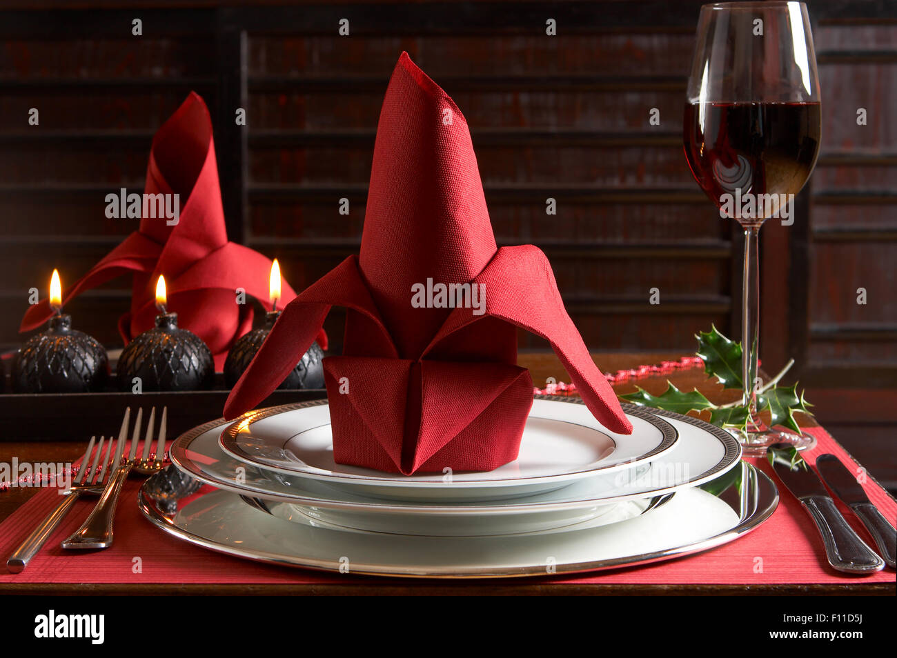 Christmas Dinner Table With Red Placemats And Napkins Stock Photo