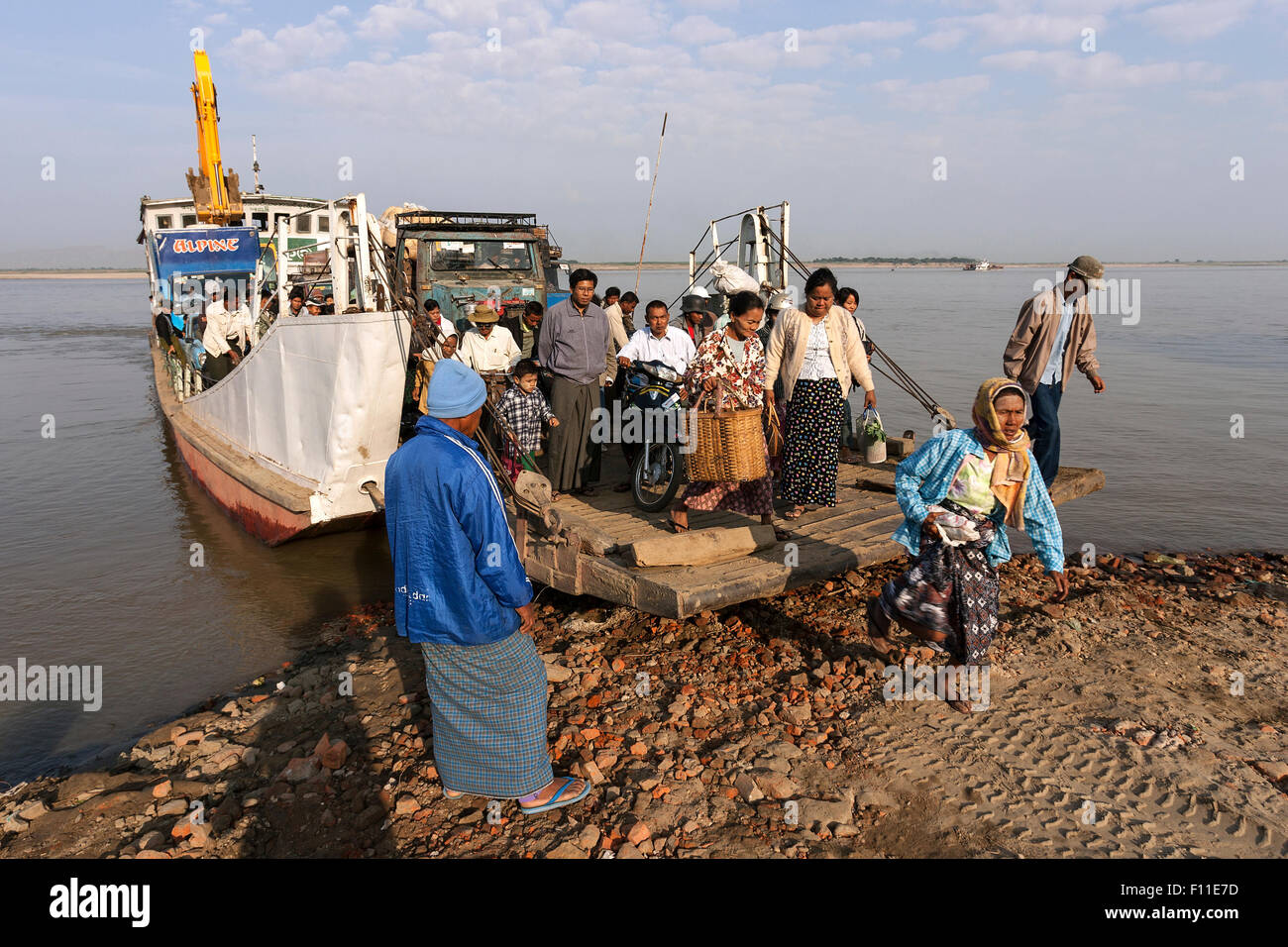 People, locals getting off a ferry, Irrawaddy or Ayeyarwaddy, at Bagan, Mandalay region, Myanmar Stock Photo