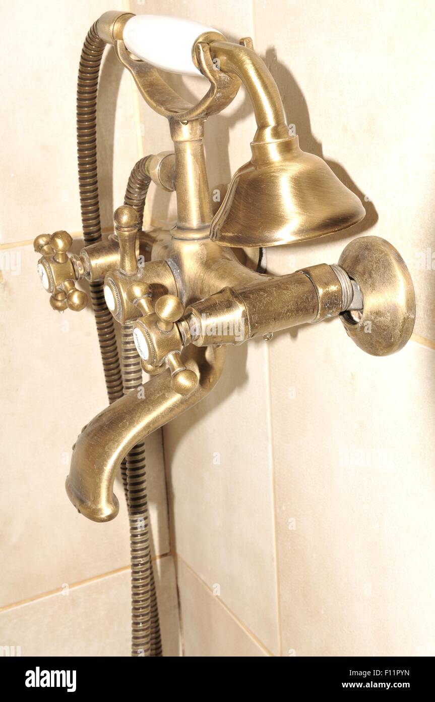 Outdated bathroom hi-res stock photography and images - Alamy