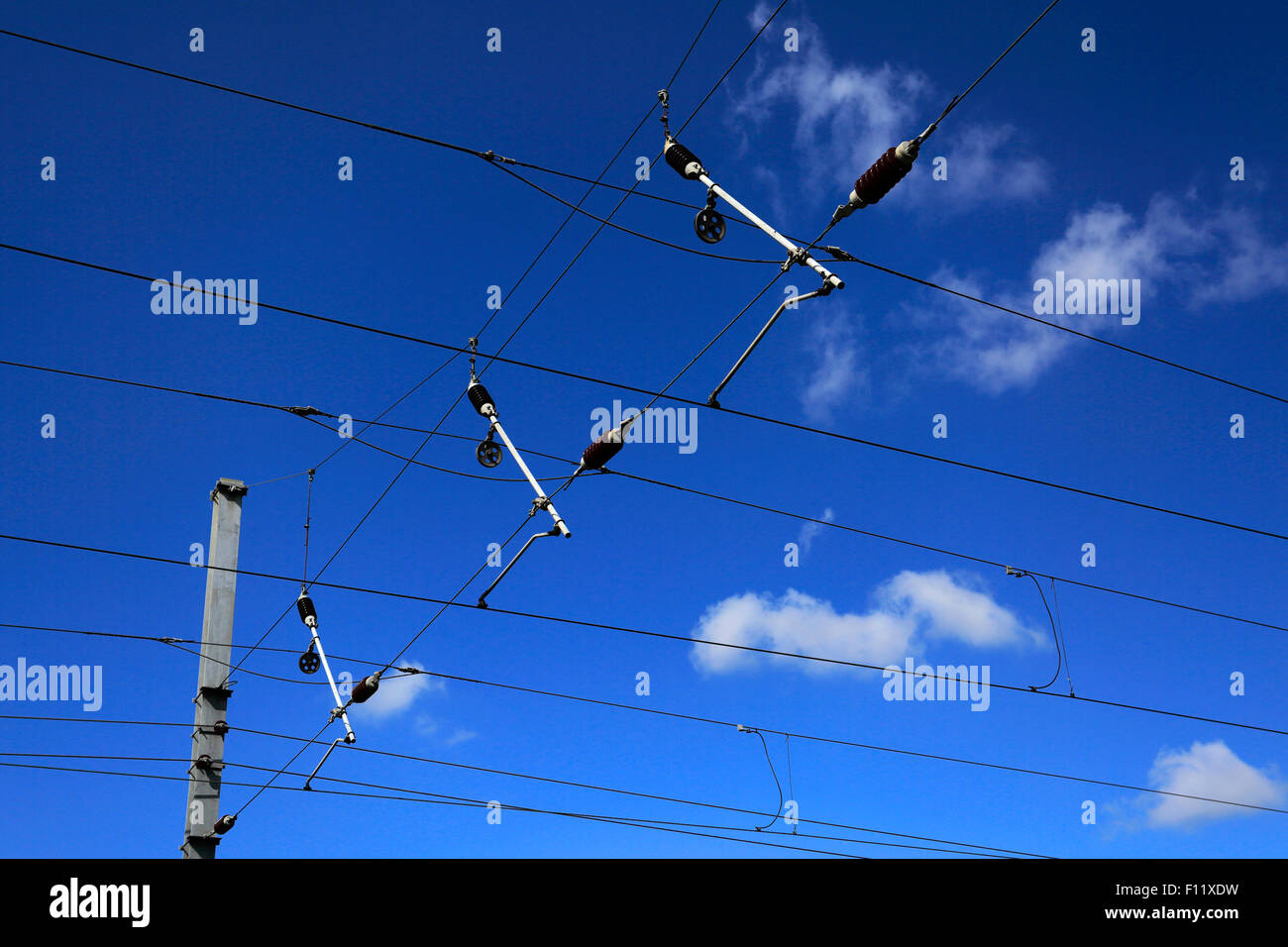 25kv overhead line equipment; East Coast Main Line Railway
