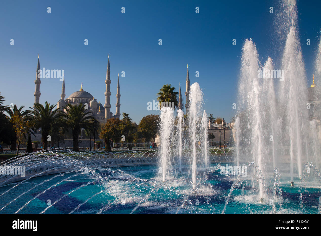 Blue Mosque and fountain landmarks of Istanbul Stock Photo - Alamy